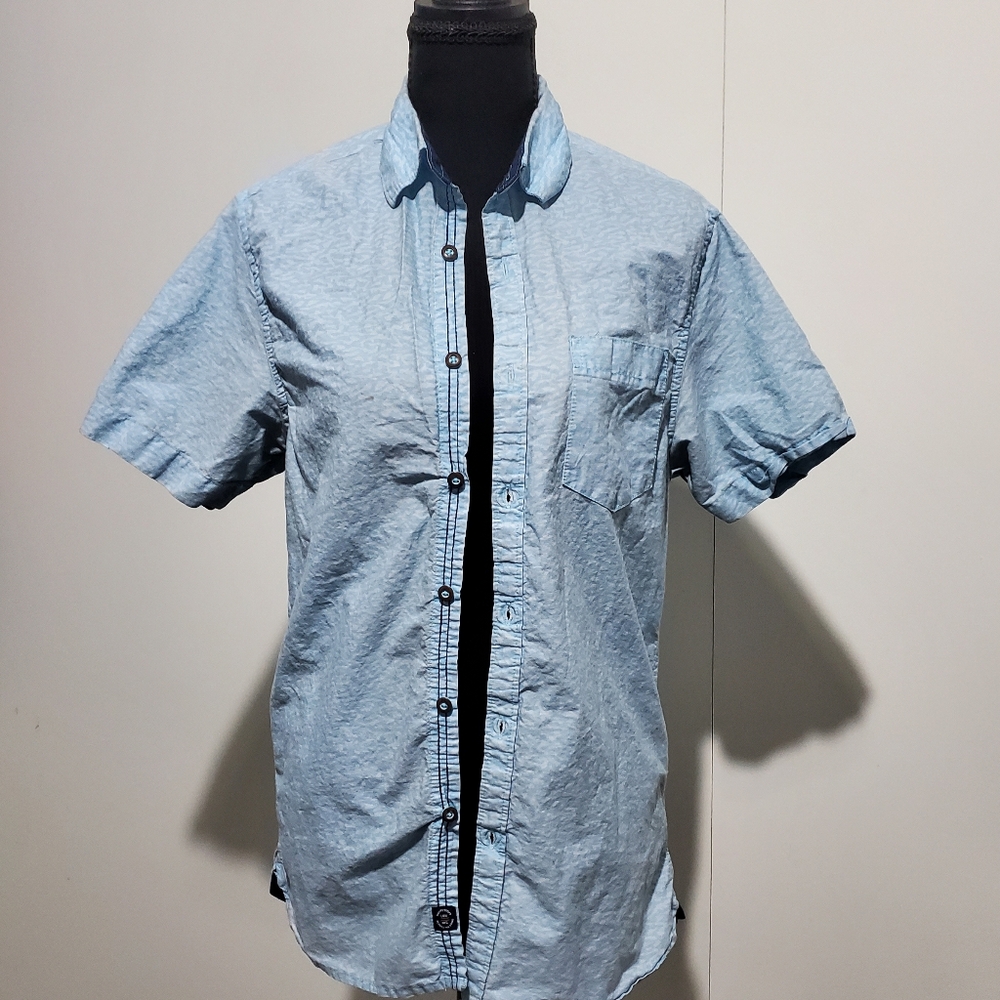 Across the Pond Signature Line Light Blue Cotton Short Sleeve Button Up Shirt